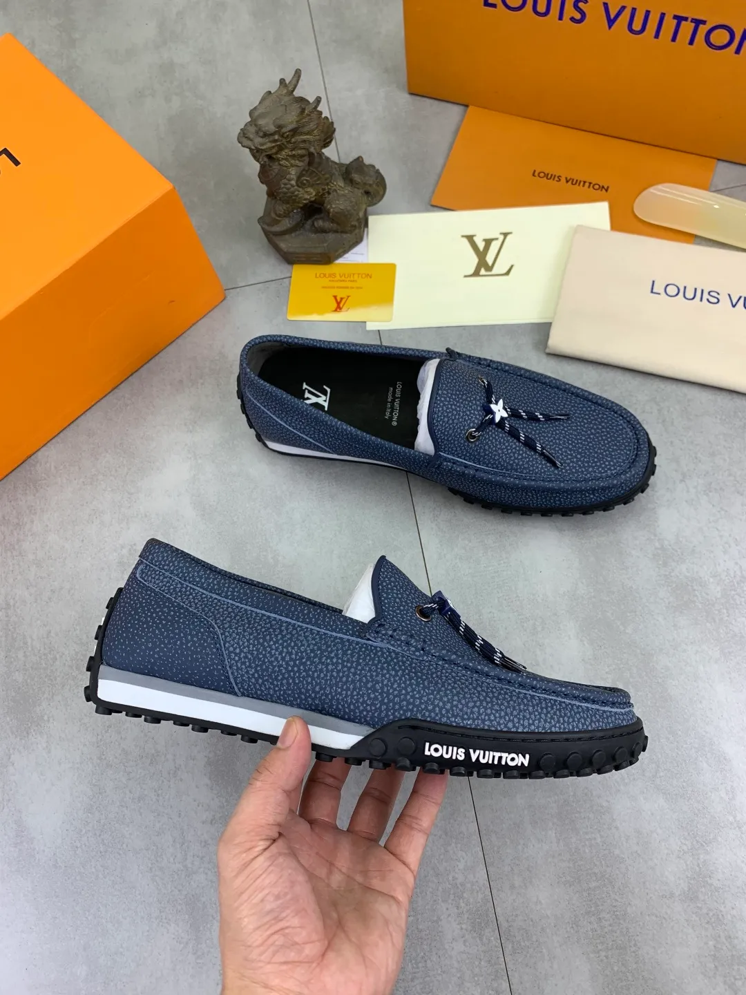 Men's Men's Shoes 💰P640 New Style 💶[LOUIS VUITTON] Water-dyed Niuli Original Order New Style 🍀LV Louis Vuitton *——Top version of LV classic leather shoes! Made of imported original calfskin, original leather side strips and wear-resistant high-end rubber outsole! High quality products! Color: black optional Size: 39-45